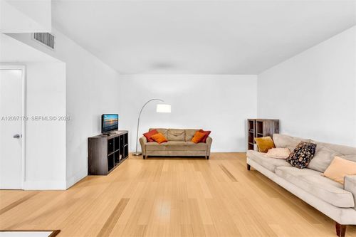 204f-770 Ne 199th St, Miami, FL, 33179-3071 | Card Image