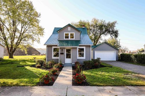 562 E Franklin St, Berne, IN, 46711-2210 | Card Image