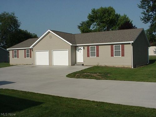 d-186 9th St Sw, Strasburg, OH, 44680-9521 | Card Image