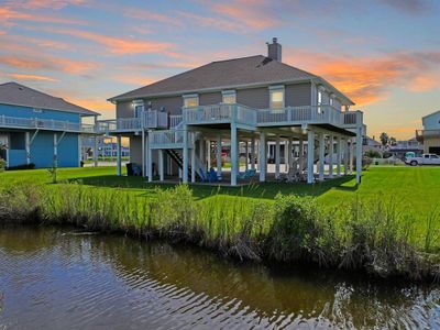 1110 Lagoon Drive, House other with 3 bedrooms, 3 bathrooms and null parking in Crystal Beach TX | Image 3