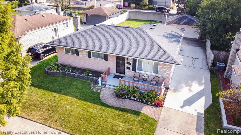 Downey Dr, Troy, MI 48083