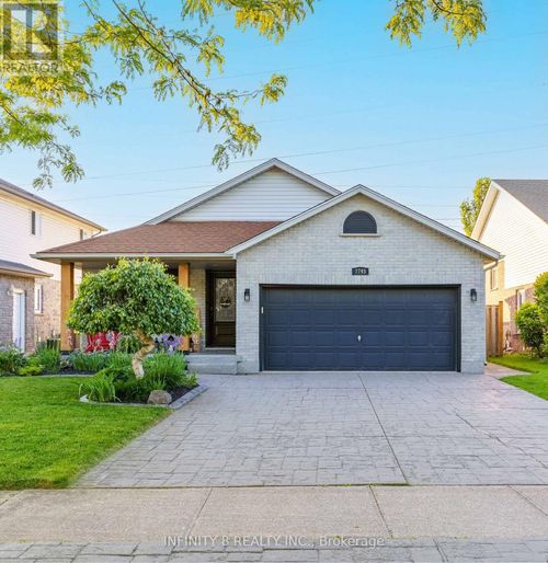 7745 Bishop Ave, Niagara Falls, ON, L2H3G2 | Card Image
