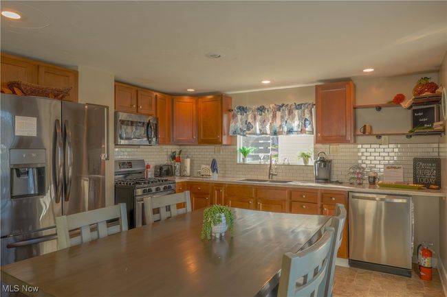 131 Maple St Sw, Townhouse with 3 bedrooms, 1 bathrooms and null parking in Sugarcreek OH | Image 7