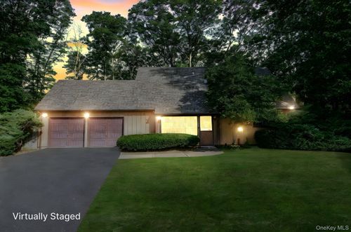 7 Birdseye Cir, Stony Brook, NY, 11790-2511 | Card Image