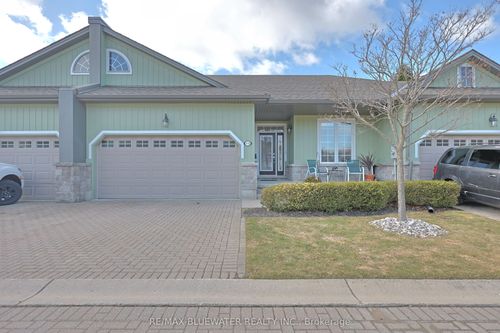 13 Oakwood Links Lane, Grand Bend, ON, N0M1T0 | Card Image