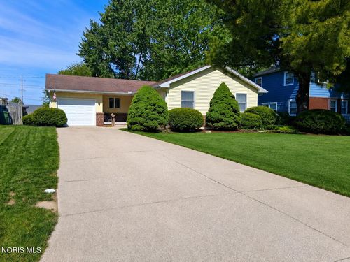 1033 Revere Dr, Bowling Green, OH, 43402-1224 | Card Image