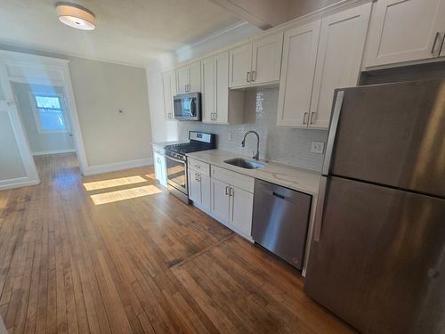 10-4 Gardner St, Boston, MA, 02134-1743 | Card Image