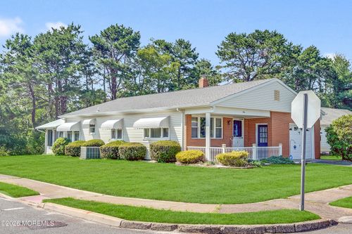1 Selkirk Ave, Toms River, NJ, 08757-6249 | Card Image