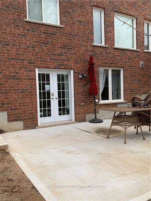 lower-64 Cherry Ridge Blvd, Fenwick, ON, L0S1C0 | Card Image