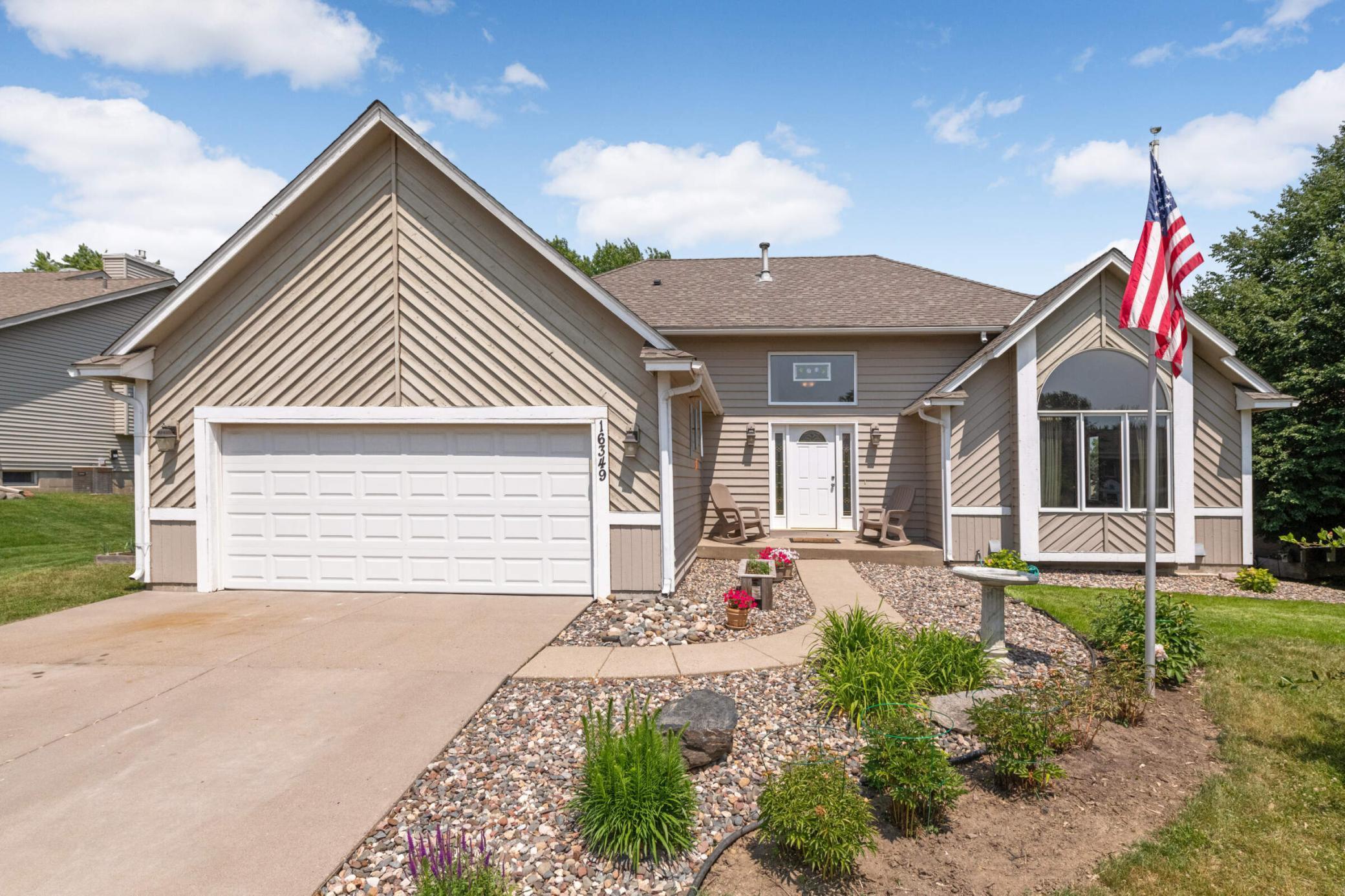 Greenbriar Ct, Lakeville, MN 55044