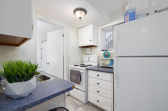 1707 Hansuld St, Home with 6 bedrooms, 2 bathrooms and 4 parking in London ON | Image 27