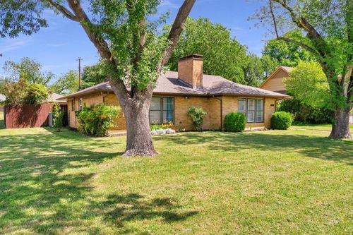 2949 Maydelle Ln, Farmers Branch, TX, 75234-6393 | Card Image