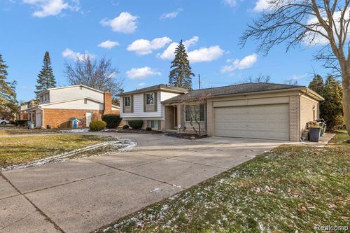 4058 Colonial Blvd, Troy, MI, 48085-3605 | Card Image