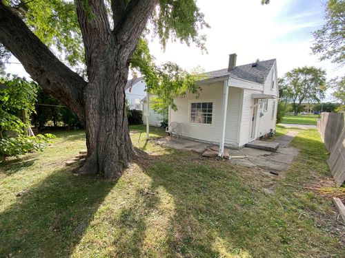 705 Columbia Ave, Saint Joseph, MI, 49085-2407 | Card Image