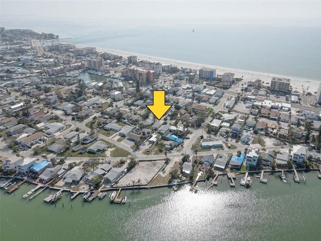 13313 2 Nd St E, House other with 2 bedrooms, 1 bathrooms and null parking in Madeira Beach FL | Image 39
