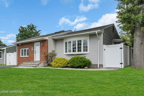 12 Spring St, Toms River, NJ, 08753-7031 | Card Image