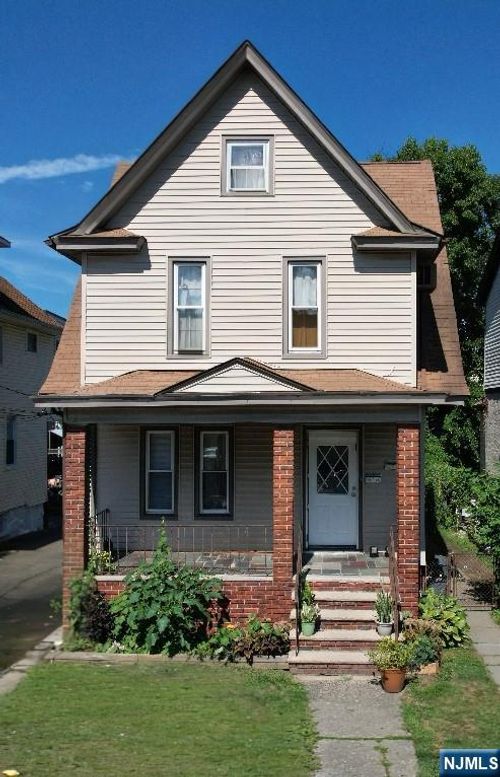 95 Fulton Ave, Fairview, NJ, 07022-2041 | Card Image