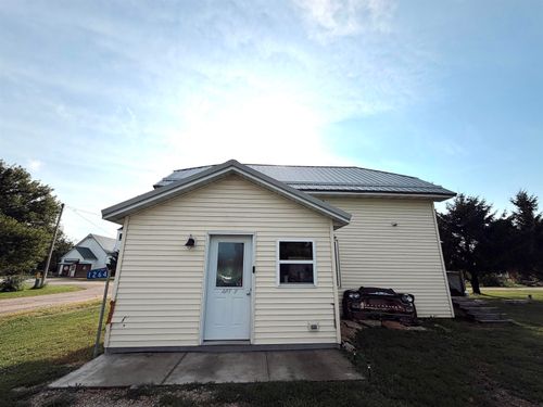 1264 Pleasant Dr, Waukon, IA, 52172-7587 | Card Image