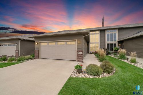 5602 S Woodlily Ave, Sioux Falls, SD, 57108-6813 | Card Image