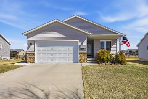8608 Flatbush Ct, Cedar Rapids, IA, 52402-4884 | Card Image
