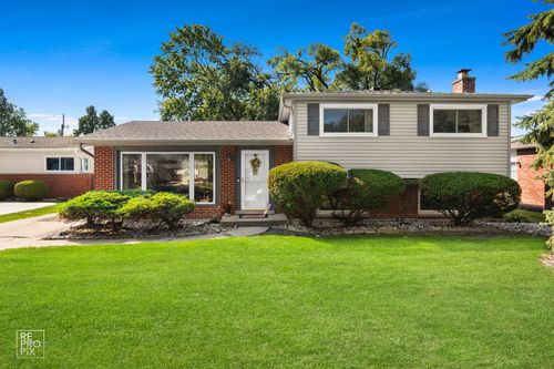 751 Cordial Dr, Des Plaines, IL, 60018-5562 | Card Image