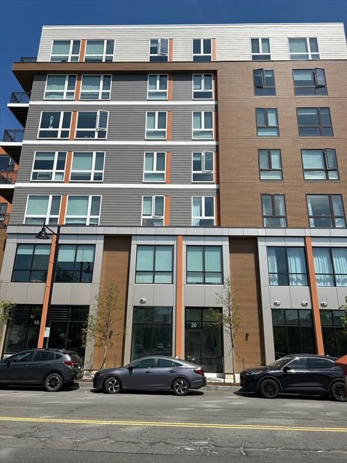 18 Innerbelt Rd, Somerville, MA, 02143-4420 | Card Image