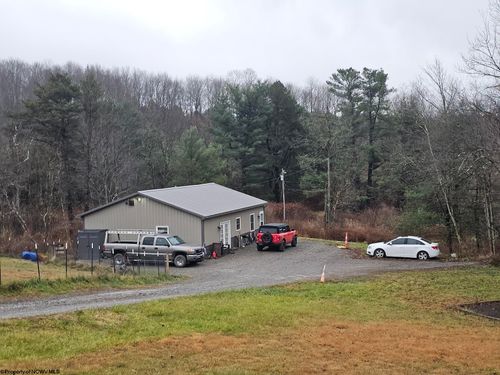 82 Red Oak Dr, Albright, WV, 26519-9505 | Card Image