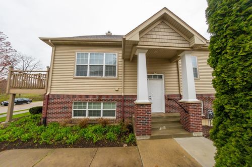 2433 River Oaks Ln, Rockford, IL, 61102-3583 | Card Image