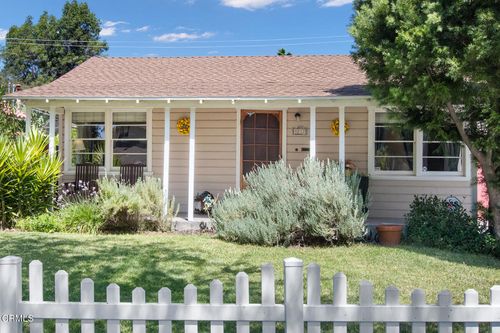 3217 Estado Street, Pasadena, CA, 91107 | Card Image