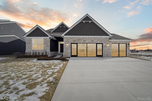 52600 Wellington Valley Dr, Macomb, MI, 48042-1320 | Card Image