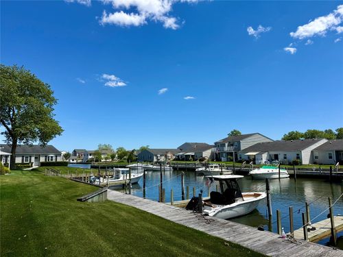 26 Harbor Road N, Babylon, NY, 11701 | Card Image