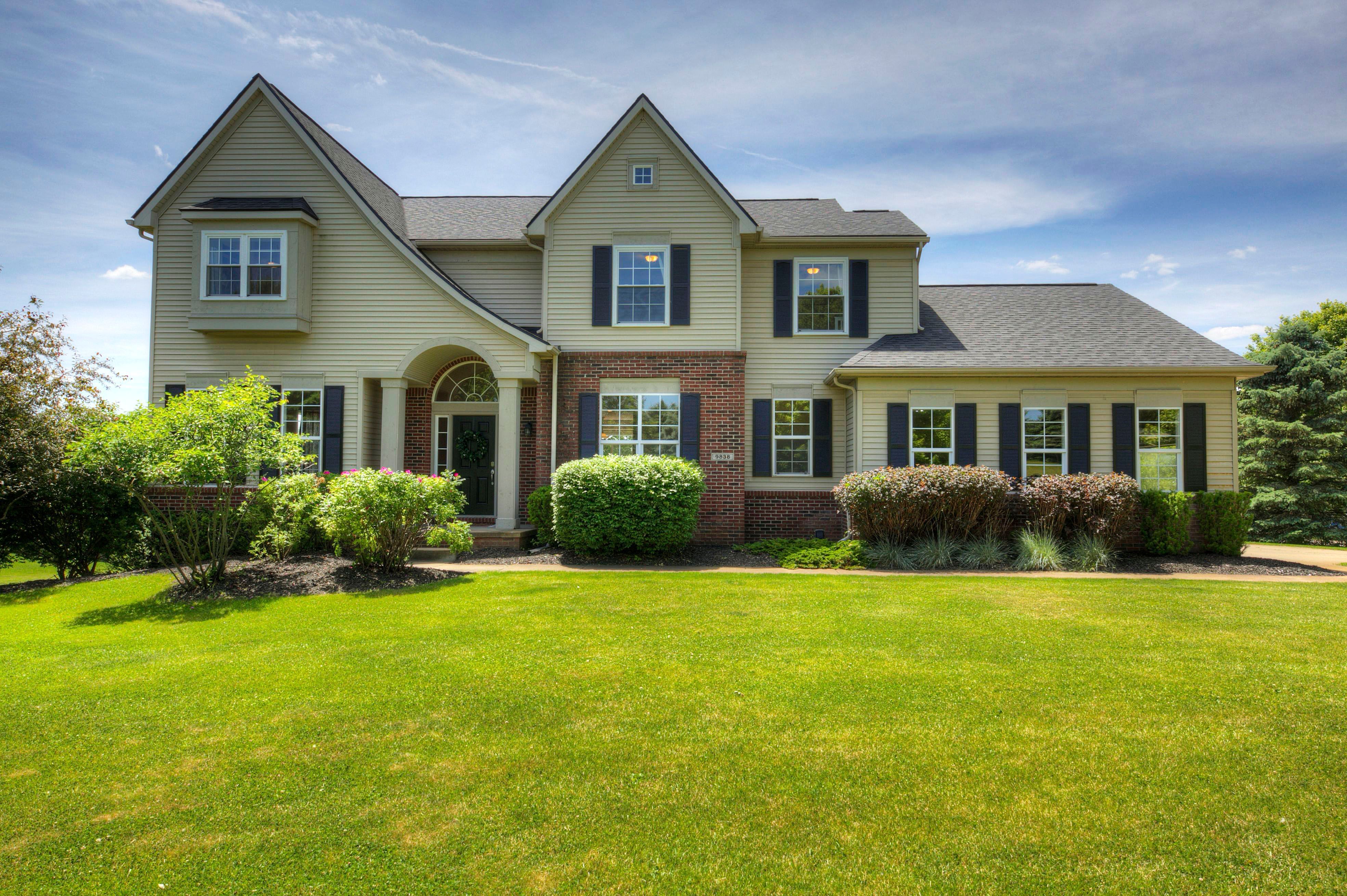 Dublin Dr, Fenton, MI 48430