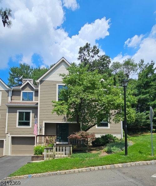 51 Mill Pond Rd, Woodland Park, NJ, 07424-2991 | Card Image