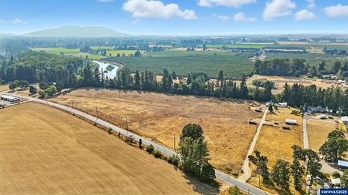 33788 Brewster Rd, Lebanon, OR, 97355-9104 | Card Image