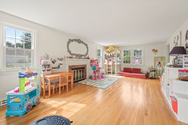 24x13 family room with gas logs fireplace | Image 7