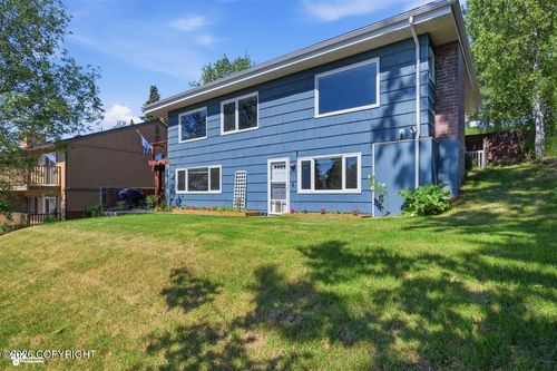 460 Vista Glen Ct, Anchorage, AK, 99501-5375 | Card Image