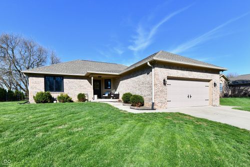 517 Martha Eunice Ln, Clayton, IN, 46118-8812 | Card Image