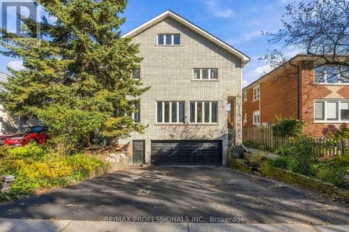 31 Fortieth Street, Home with 10 bedrooms, 6 bathrooms and 6 parking in Toronto (Long Branch) ON | Card Image