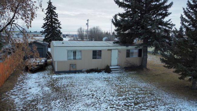 5402 46 Avenue W, Home with 3 bedrooms, 1 bathrooms and 2 parking in Forestburg AB | Image 2