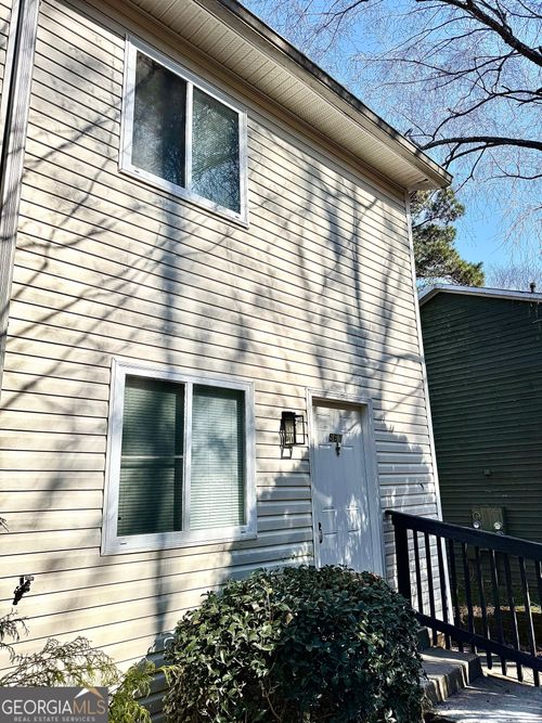 561 Northridge Crossing Dr, Sandy Springs, GA, 30350-3286 | Card Image