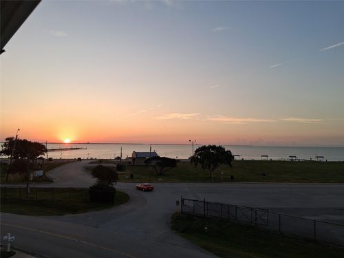 709 N Bayshore Dr, La Porte, TX, 77571 | Card Image