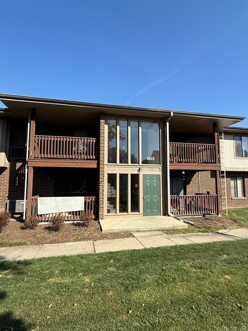 apt-7-803 Brook Dr, Streamwood, IL, 60107-1094 | Card Image