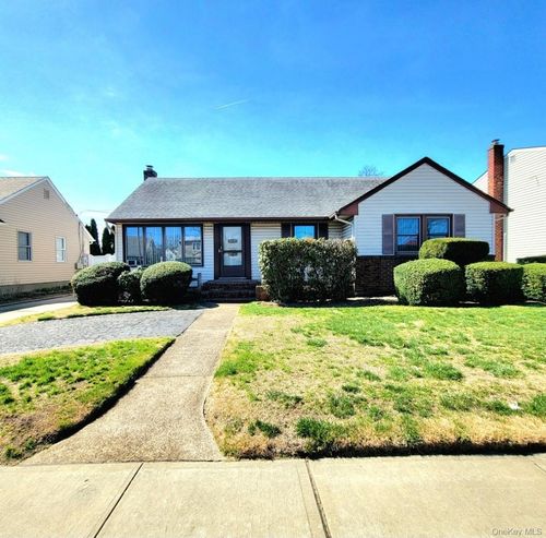 3030 N Jerusalem Rd, Wantagh, NY, 11793-1127 | Card Image