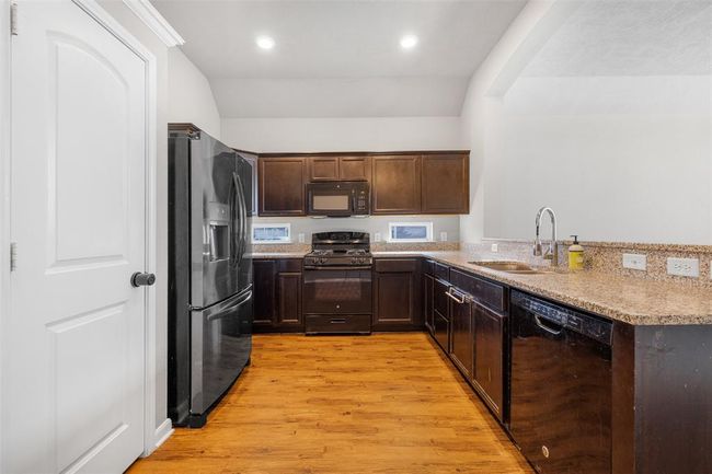 2099 Positano Loop, House other with 3 bedrooms, 2 bathrooms and 2 parking in Bryan TX | Image 9
