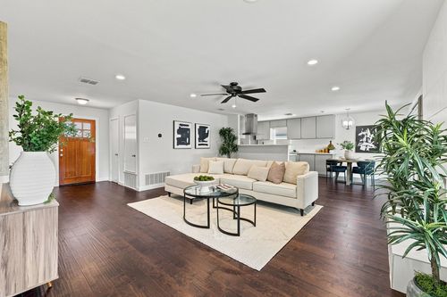 5611 Porsche Ln, Austin, TX, 78749-1218 | Card Image