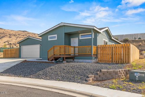 5636 Edith Way, Klamath Falls, OR, 97603-3909 | Card Image