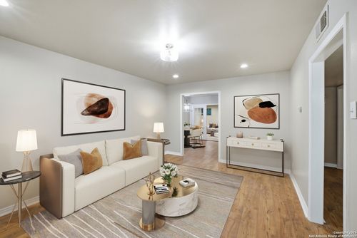 425 E Wright Blvd, Universal City, TX, 78148-4526 | Card Image