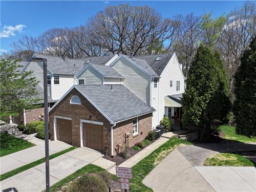 1637 Saint Andrews Dr, Oakmont, PA, 15139-1051 | Card Image