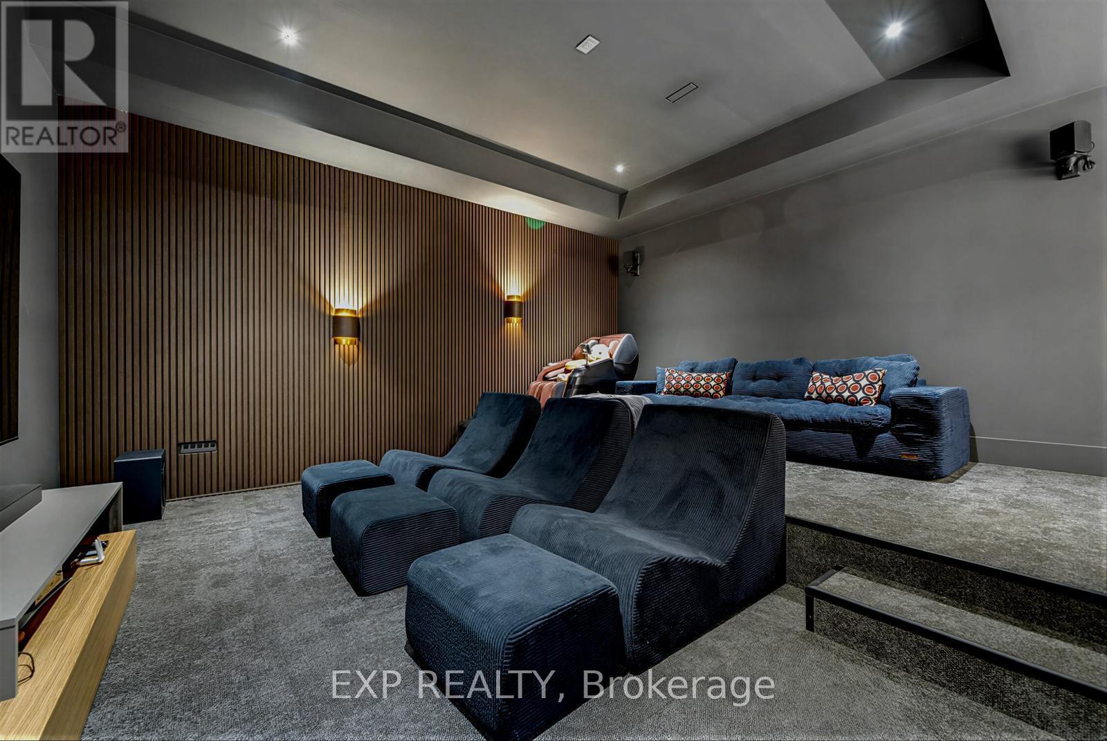 Residential in Richmond Hill (Oak Ridges Lake Wilcox) 3