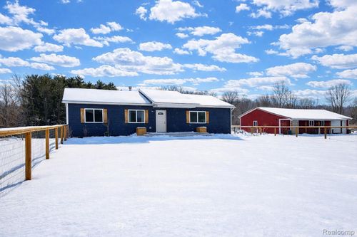 2193 Hummer Lake Rd, Ortonville, MI, 48462-9447 | Card Image